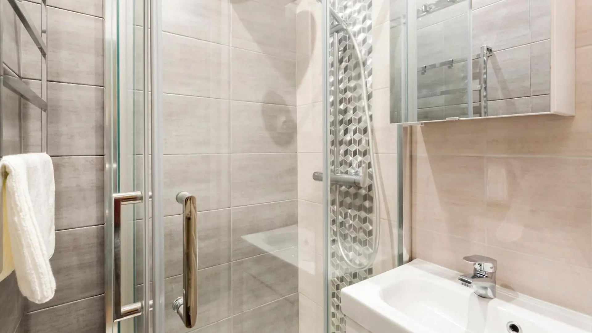 Apartament Superbe Appartement Montmartre Paryż